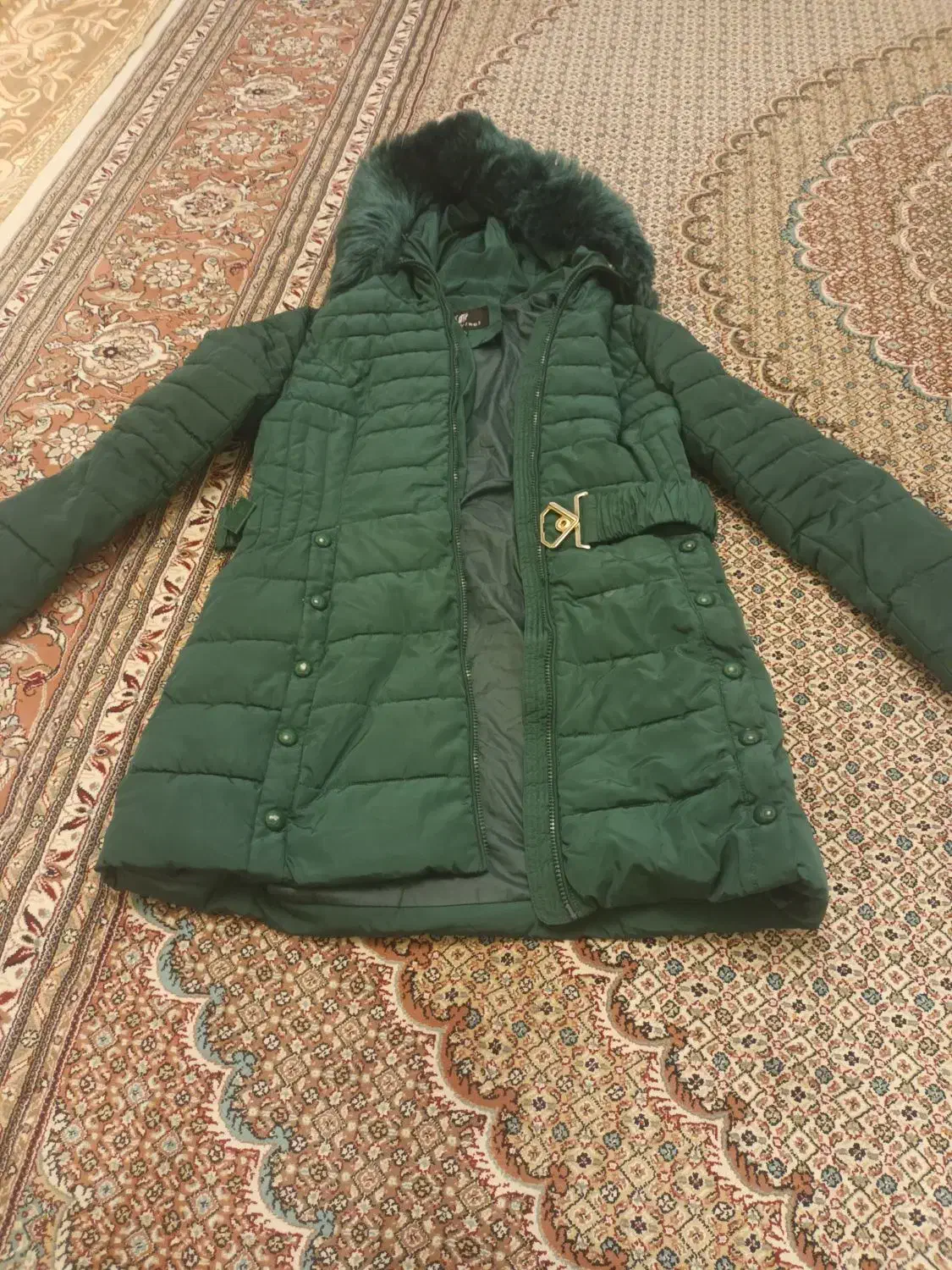 چندعدد لباس درحدنو هست به دلیل نداشتن جا میفروشم|لباس|اردبیل, |دیوار