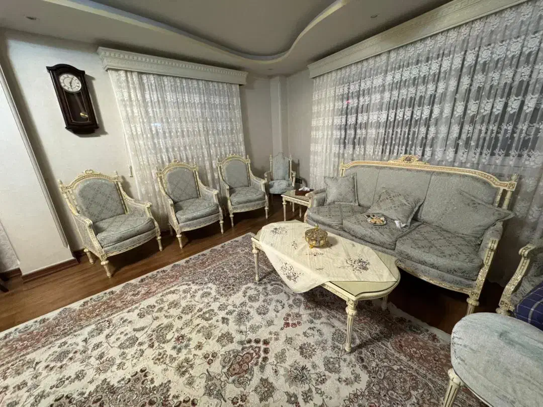 مبل نه نفره و میز نهار خوری|مبلمان خانگی و میز عسلی|رشت, چمارسرا|دیوار