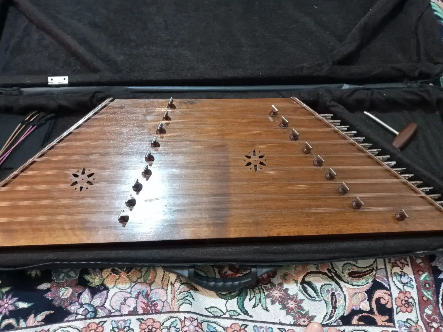 سنتور مهر سورنا|سازهای سنتی|همدان, |دیوار