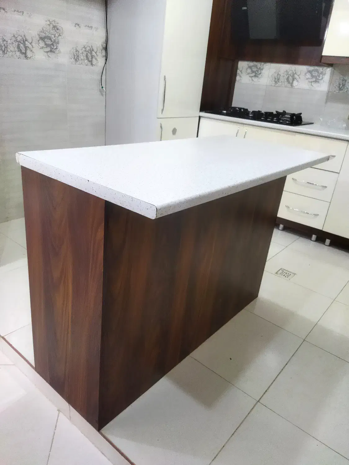 کابینت جزیره (به عنوان میز ناهارخوری و کابینت)|میز و صندلی غذاخوری|ابهر, |دیوار