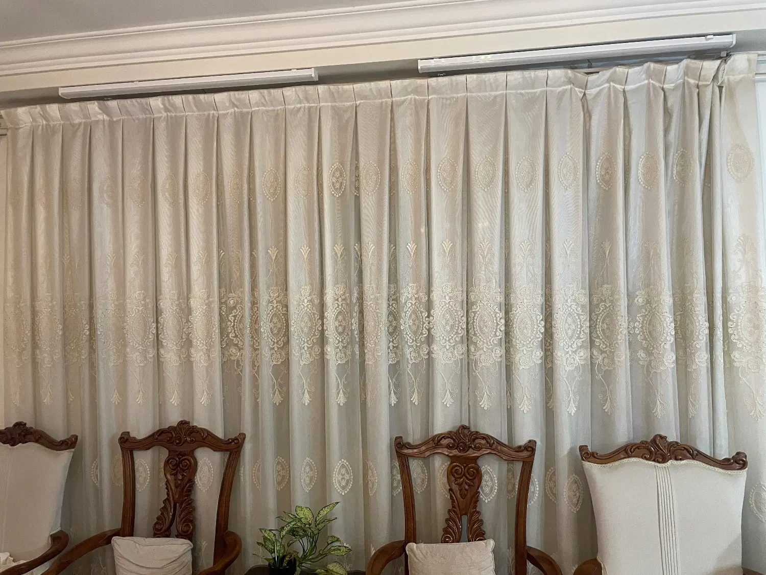 پرده به همراه کنار پرده ای مخمل طوسی خاکی|پرده، رانر، رومیزی|تهران, سعادت‌آباد|دیوار