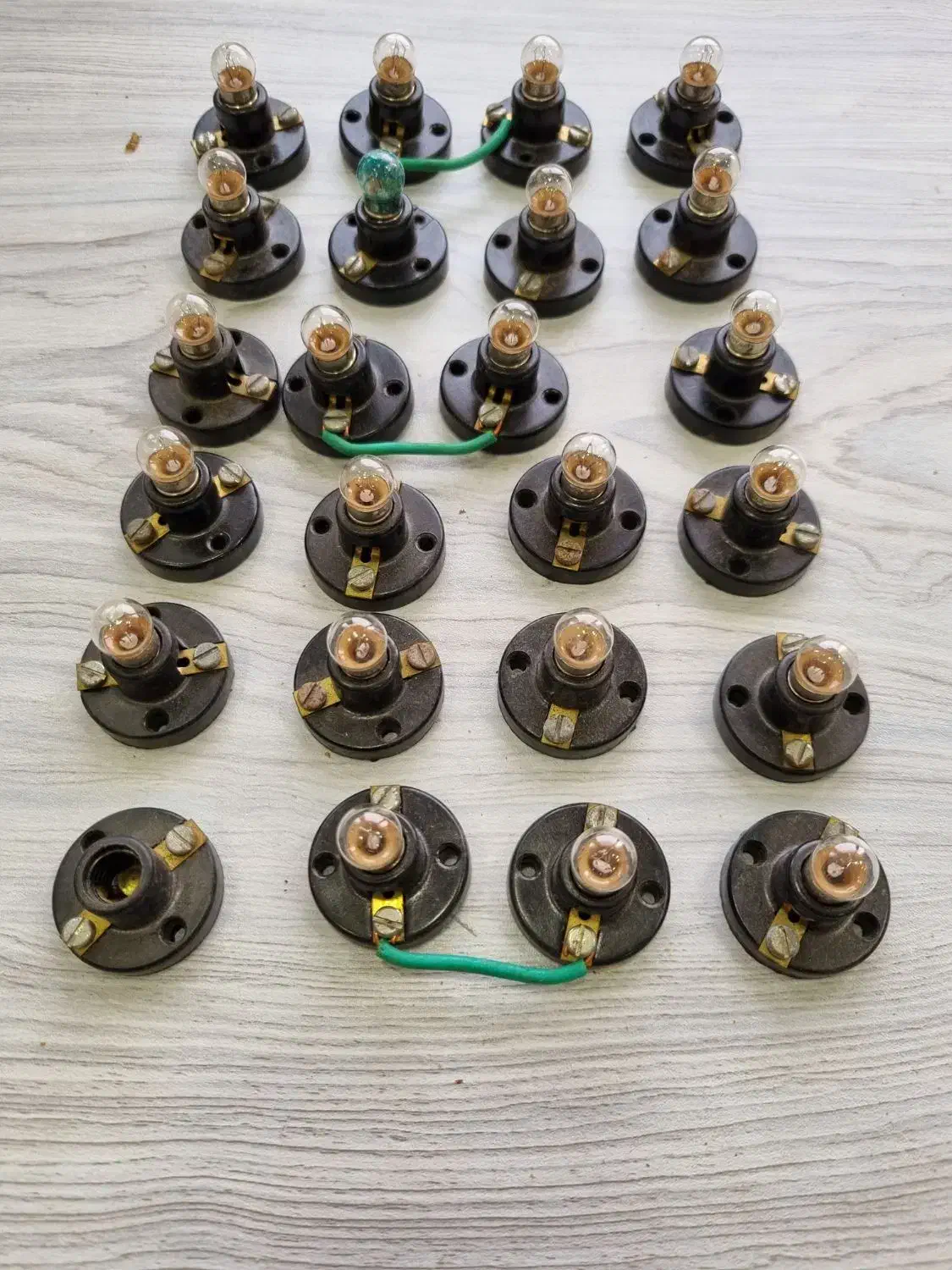 لامپ و سرپیچ سالم آلمانی|لامپ و چراغ|رشت, پارک شهر|دیوار