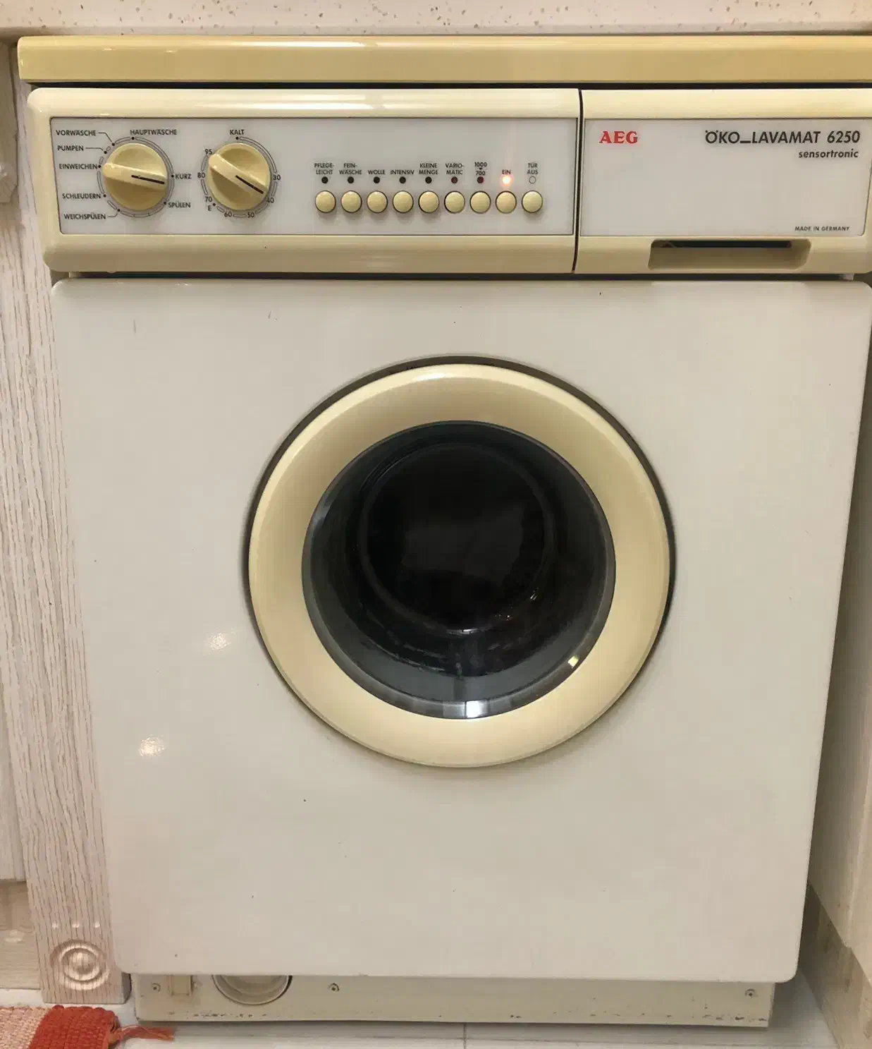 لباسشوییAEG|ماشین لباسشویی و خشک‌کن لباس|نور, |دیوار