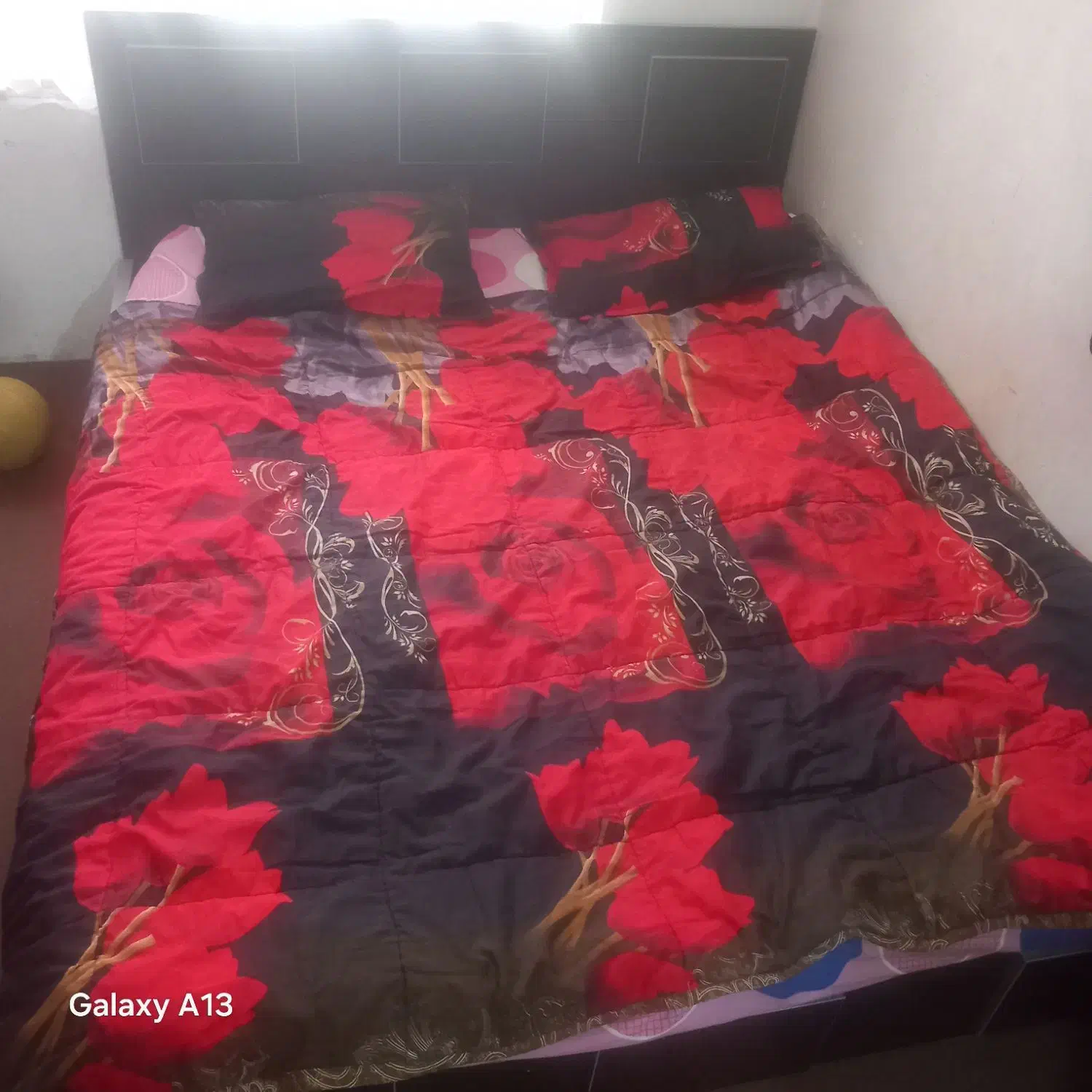 تخت  دونفره ،دو عدد پاتختی،میز ارایش|تخت و سرویس خواب|آزادشهر, |دیوار