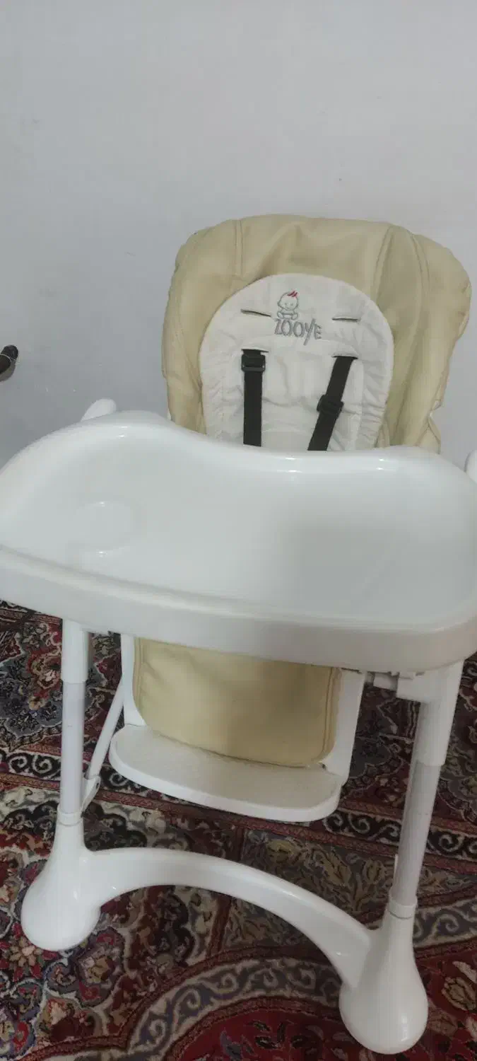 صندلی غذای کودک در حد نو|تخت و صندلی بچه|صدرا-فارس, فاز ۲|دیوار