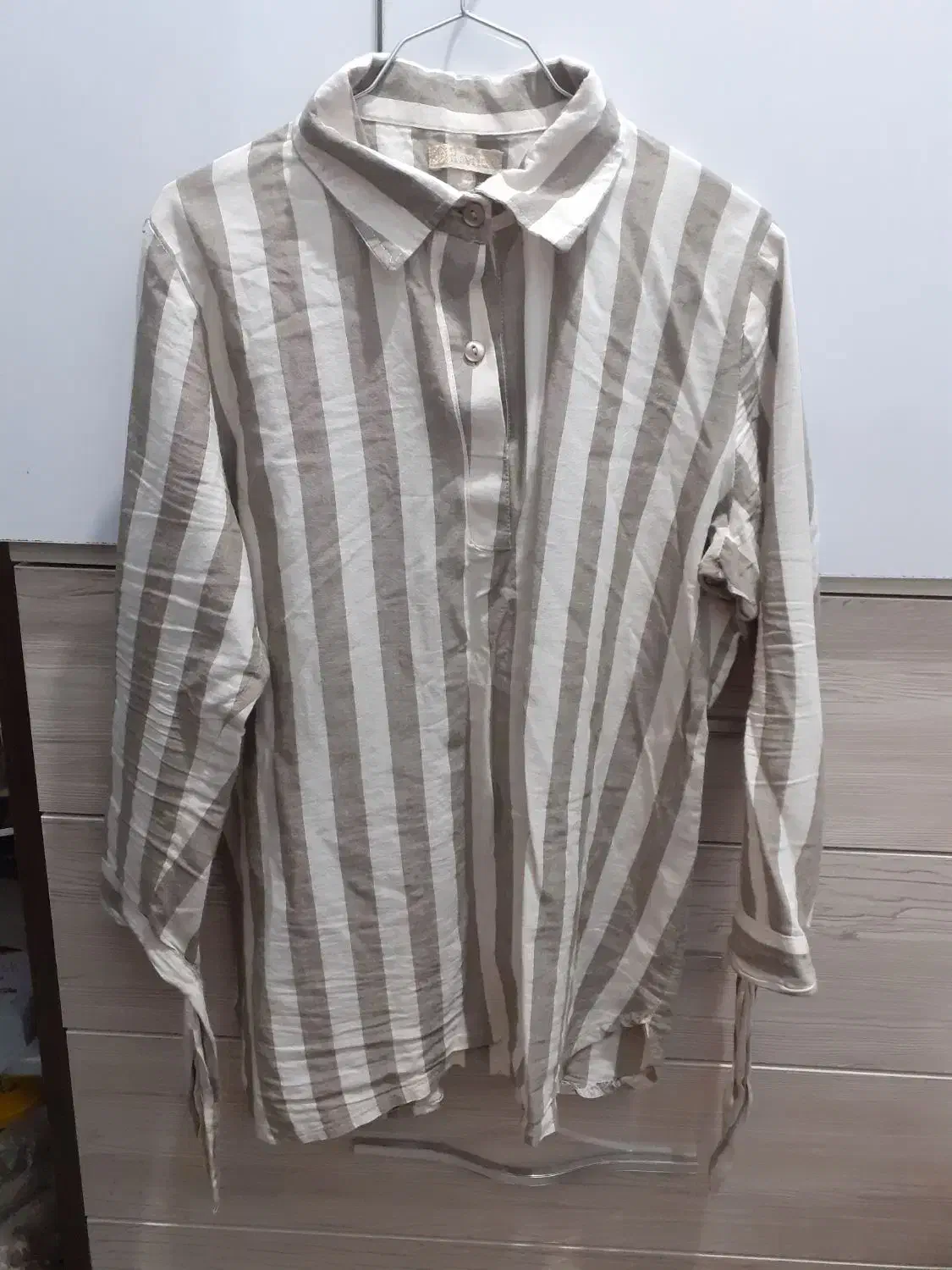 لباس|لباس|مشهد, خین عرب|دیوار