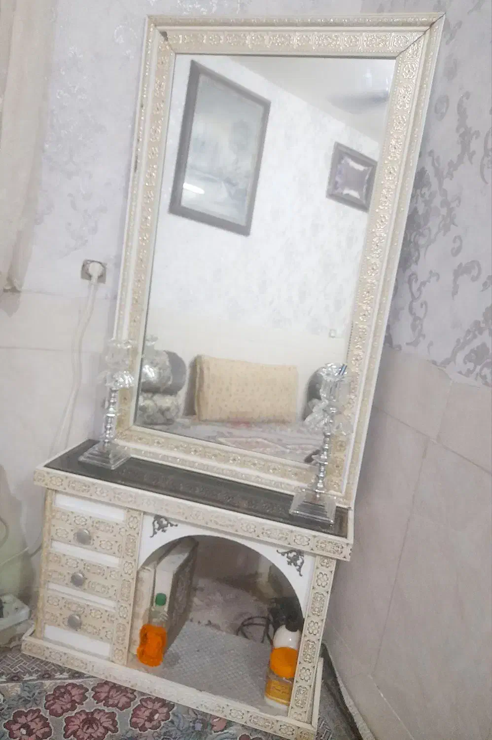 آینه و شمدان|آینه|زابل, |دیوار