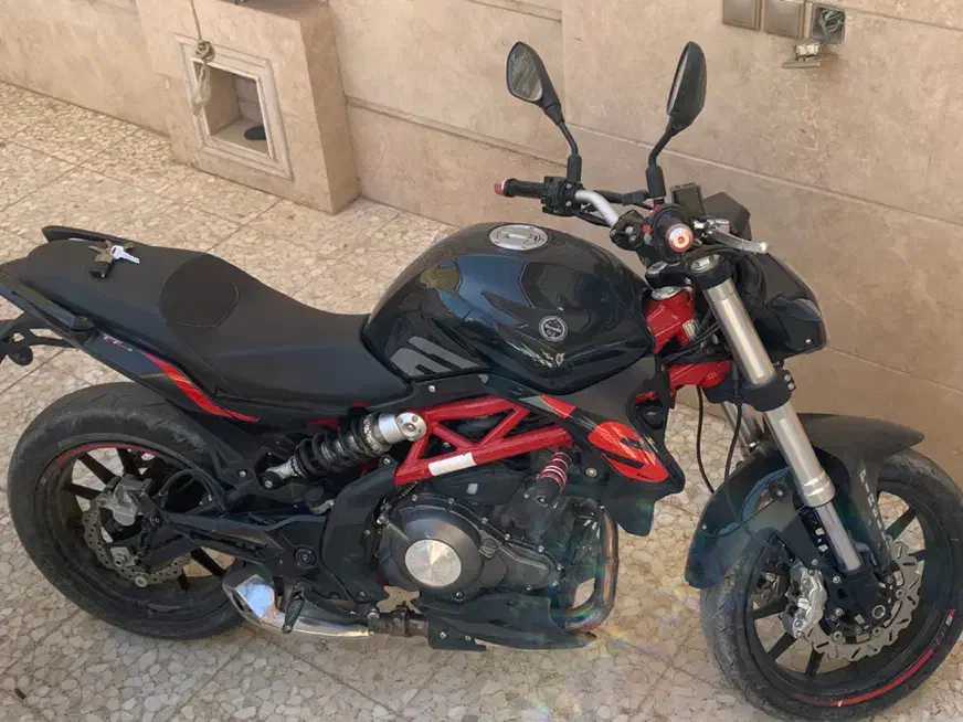 بنلی 300 مدل 1400 در حد نو|موتورسیکلت|خمینیشهر, |دیوار