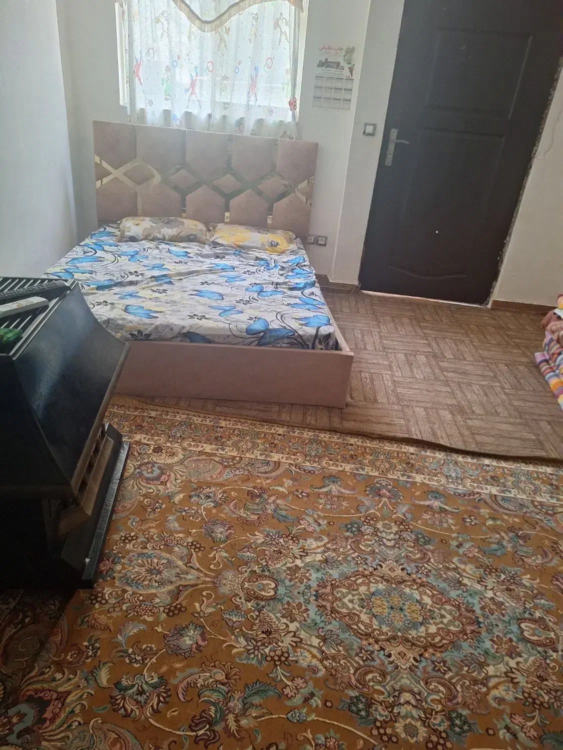 تخت با تشک|تشک تختخواب|صومعهسرا, |دیوار