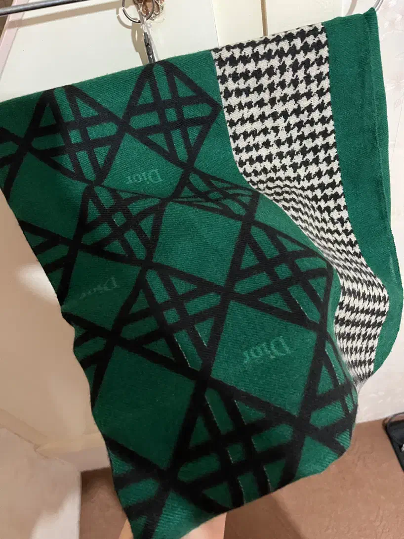 شال زنانه ضخیم|لباس|میانه, |دیوار