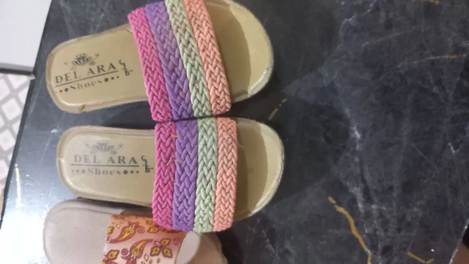 تعدادی کفش ودمپایی دخترانه|کفش و لباس بچه|یاسوج, |دیوار