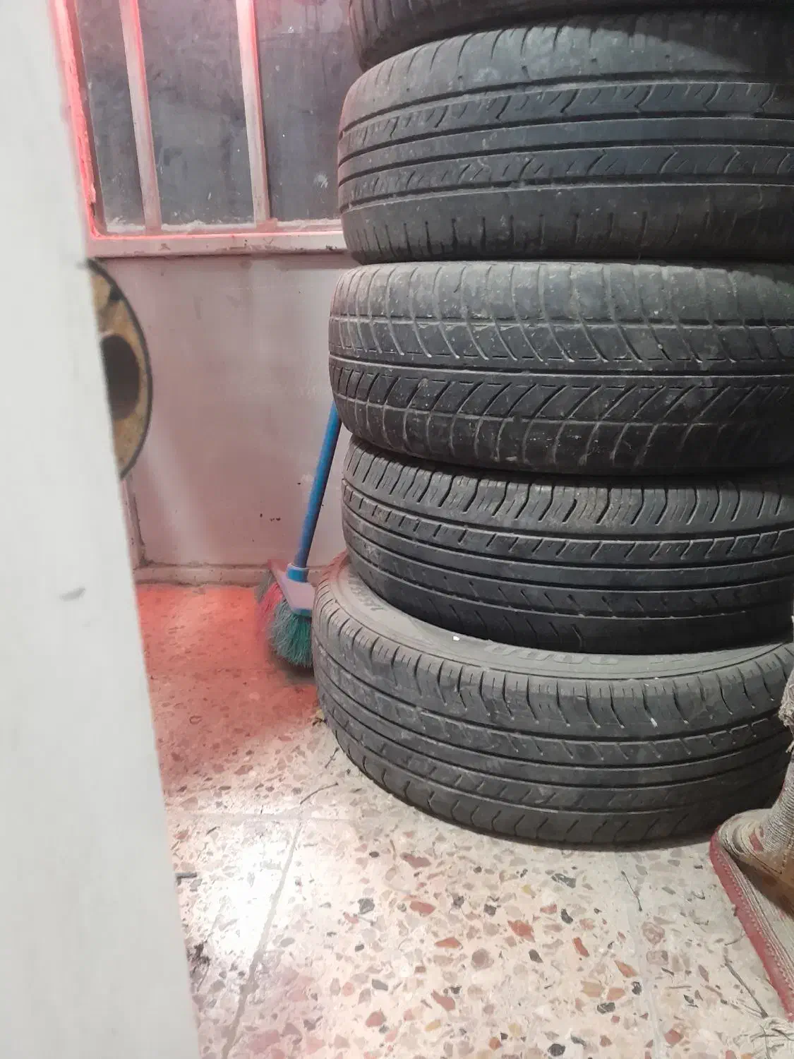 میز ویترین آهنی چرخدار،و لاستیک پژو ۴۰۵سایز۱۴/۱۸۵|فروشگاه و مغازه|شیروان (خراسان), |دیوار