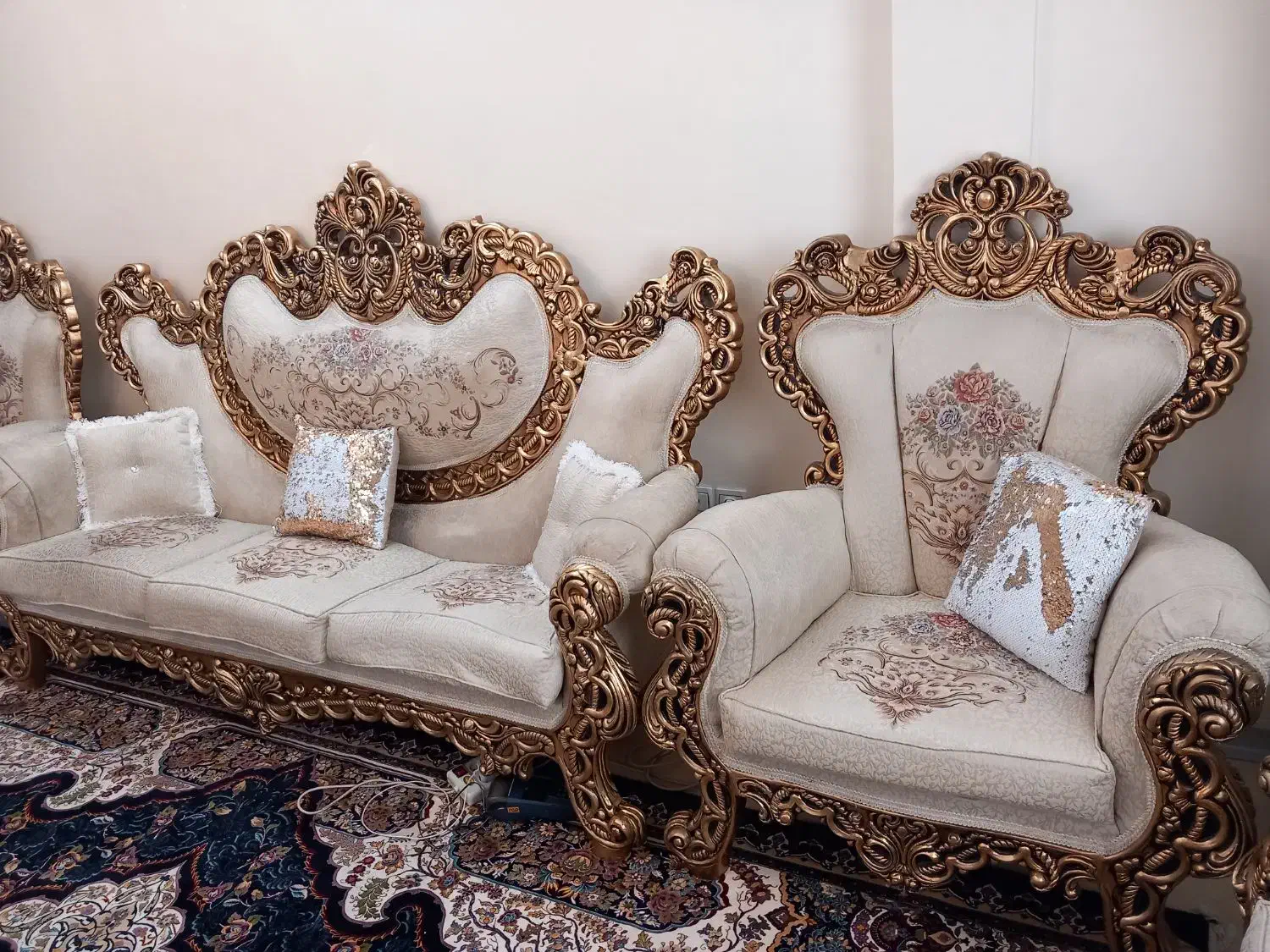 مبل سلطنتی|مبلمان خانگی و میز عسلی|پرند, فاز ۶|دیوار