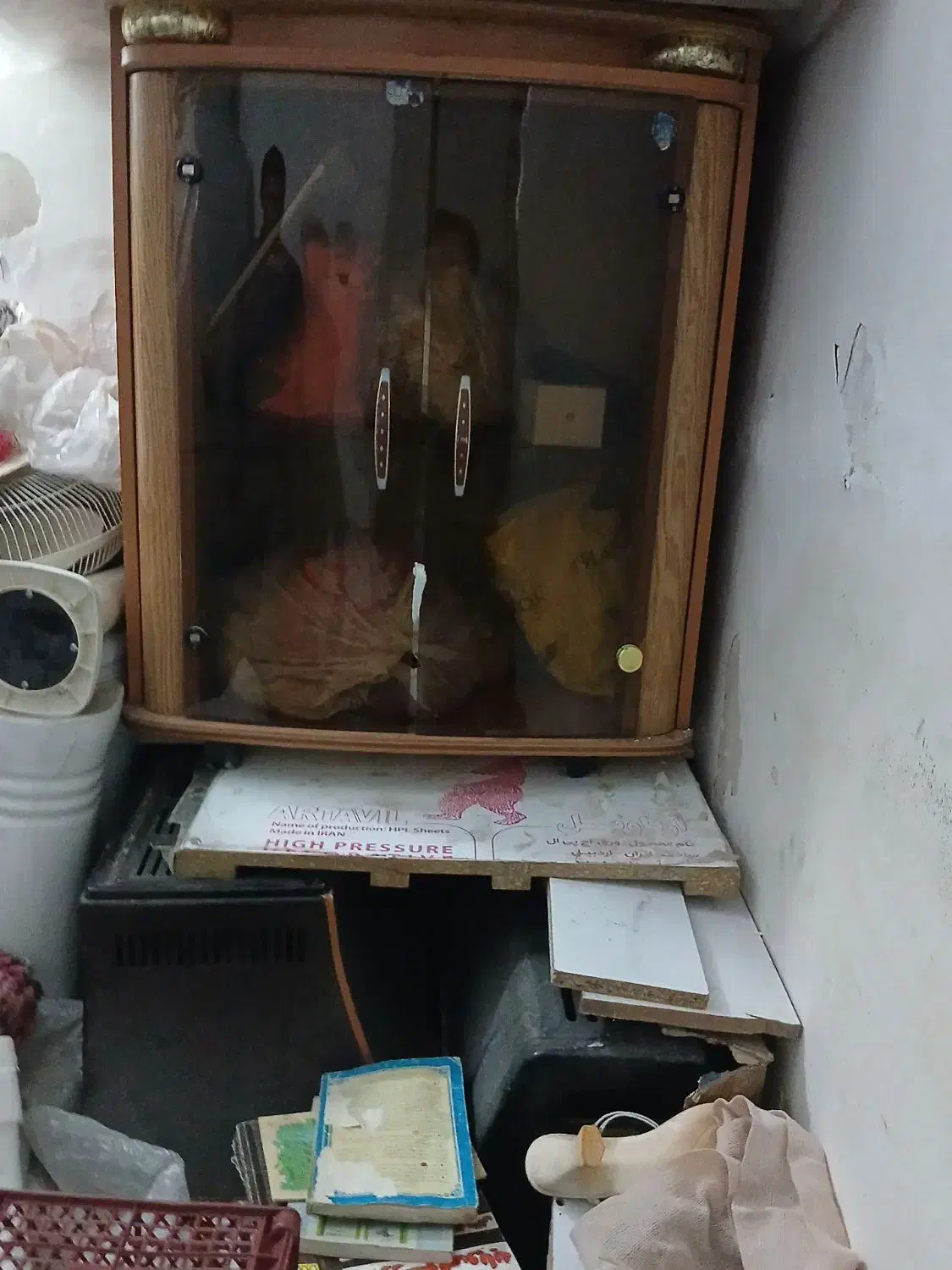 زیر تلوزیونی   و دو تخته فرش  12متری|فرش|فولادشهر, C3|دیوار