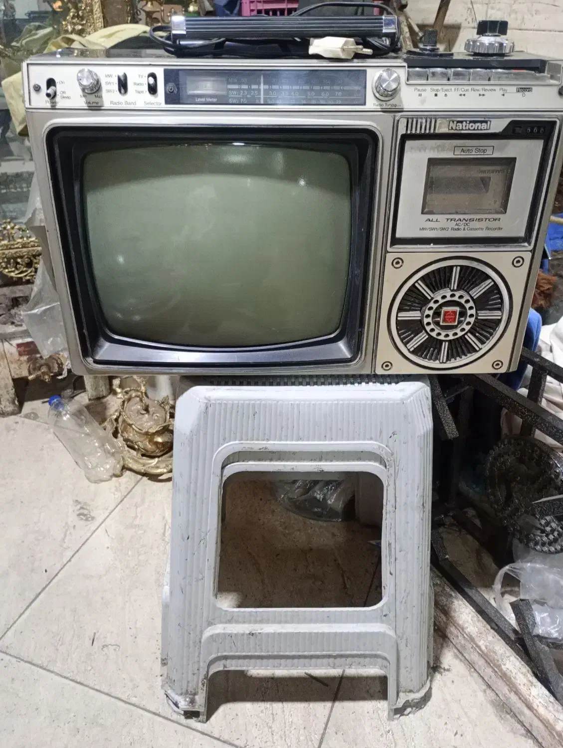 تلویزیون قدیمی|کلکسیون اشیاء عتیقه|ملارد, |دیوار