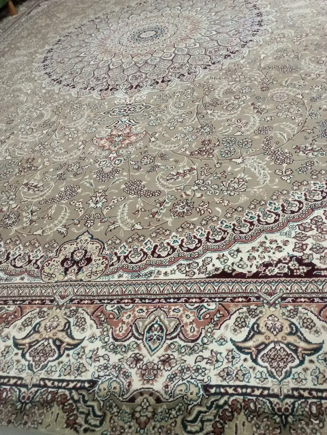 فرش ۱۲متری زمینه گردویی|فرش|شاهین‌شهر, فیض|دیوار