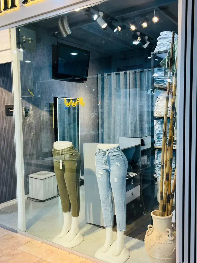 فروش دکور و اجناس شلوار جین زنانه باسابقه چندساله|لباس|سیرجان, |دیوار