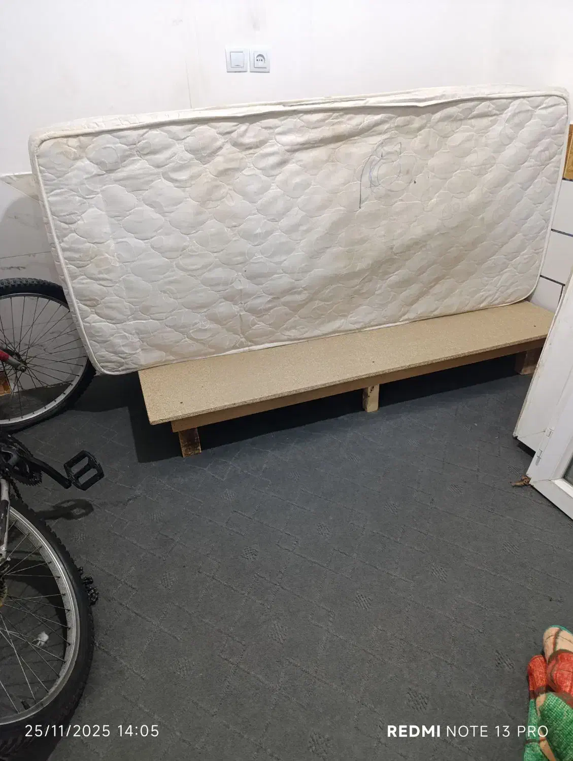 تشک تخت یک نفره و پایه|تشک تختخواب|باوی, |دیوار