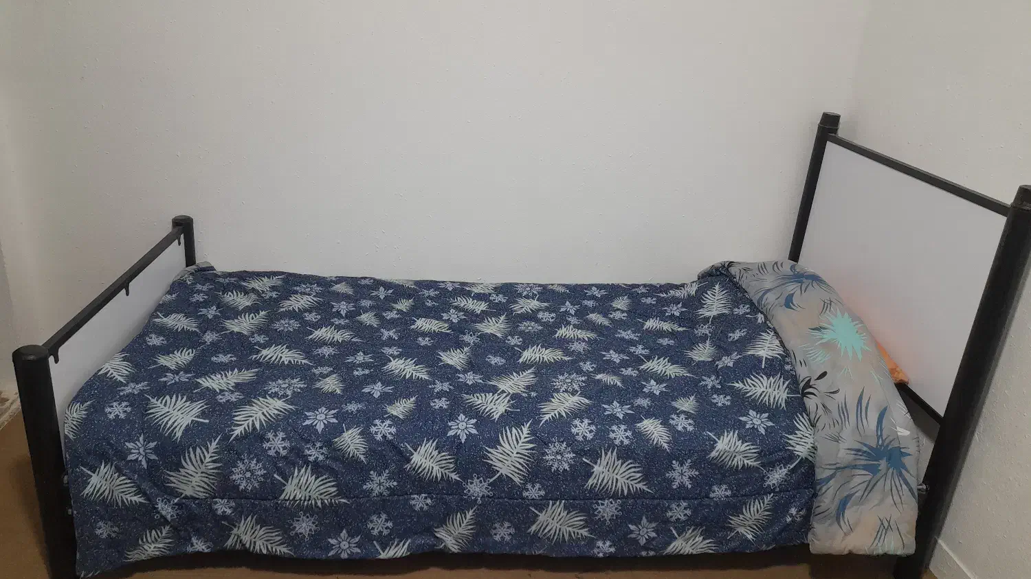 تخت یک نفره با تشک|تخت و سرویس خواب|شیراز, تندگویان|دیوار