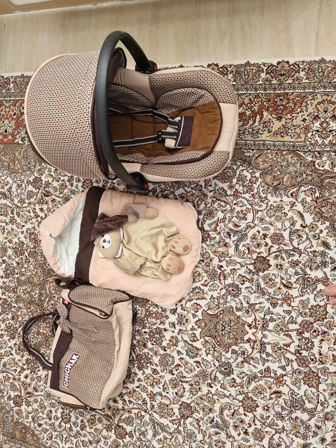 صندلی و کریر کودک|تخت و صندلی بچه|سنندج, |دیوار