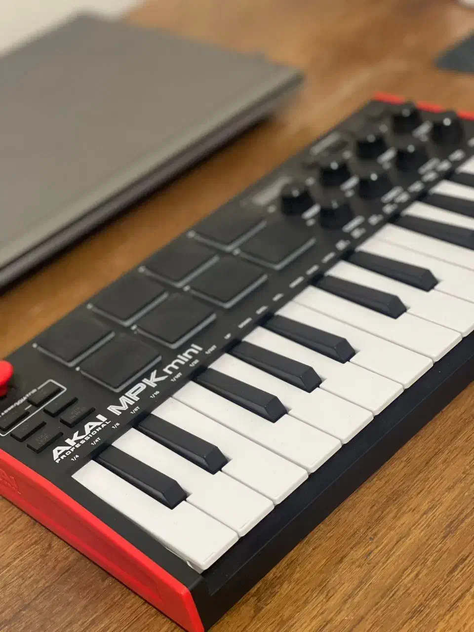 میدی کنترلر AKAI MPK Mini MK3 در حد نو|پیانو، کیبورد، آکاردئون|تهران, باغ فیض|دیوار