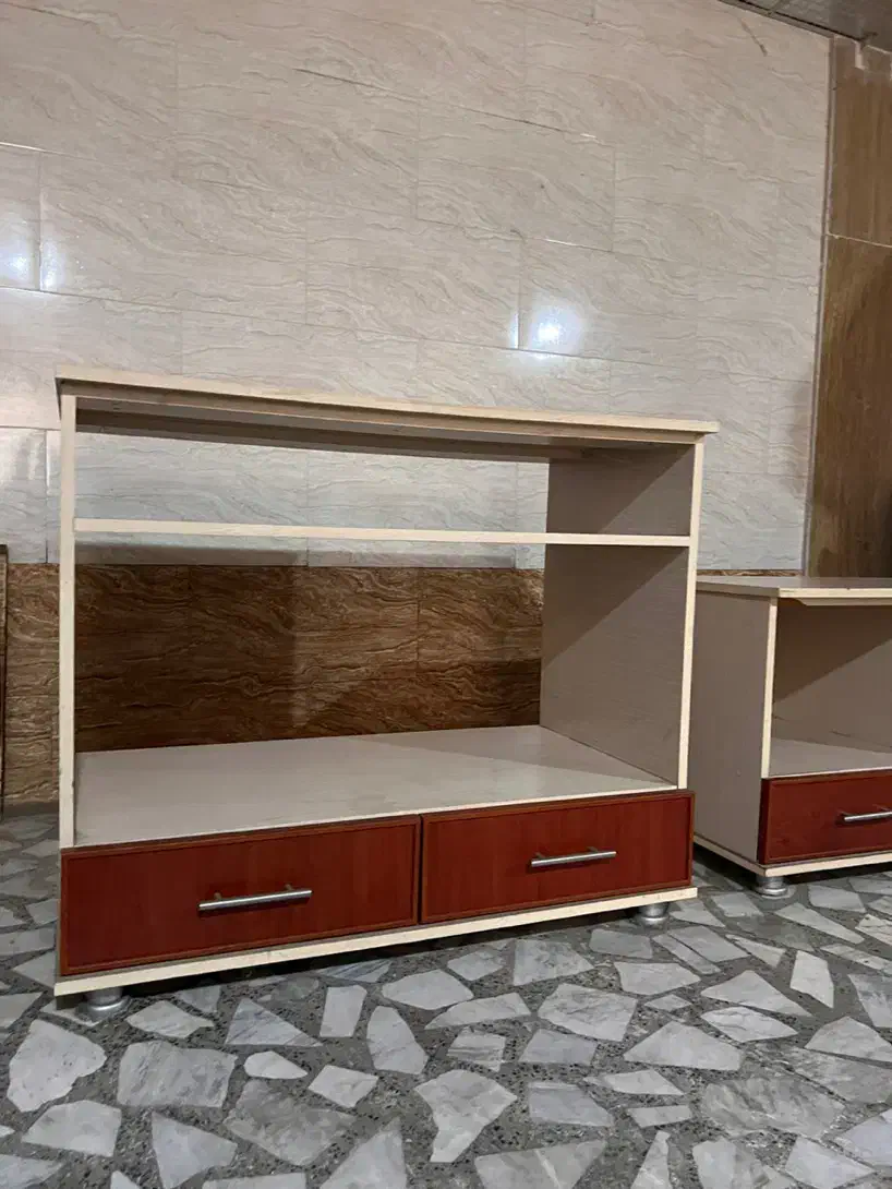 فرش و ۲ عدد میز تلویزیون|میز تلویزیون|رشت, استادسرا|دیوار