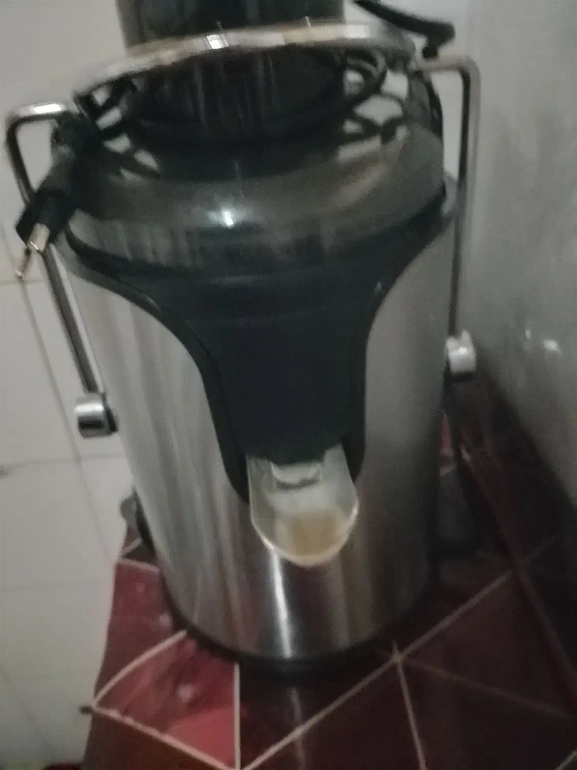 آبمیوه گیر|آبمیوهگیر و آبمرکباتگیر|قم, نیروگاه|دیوار