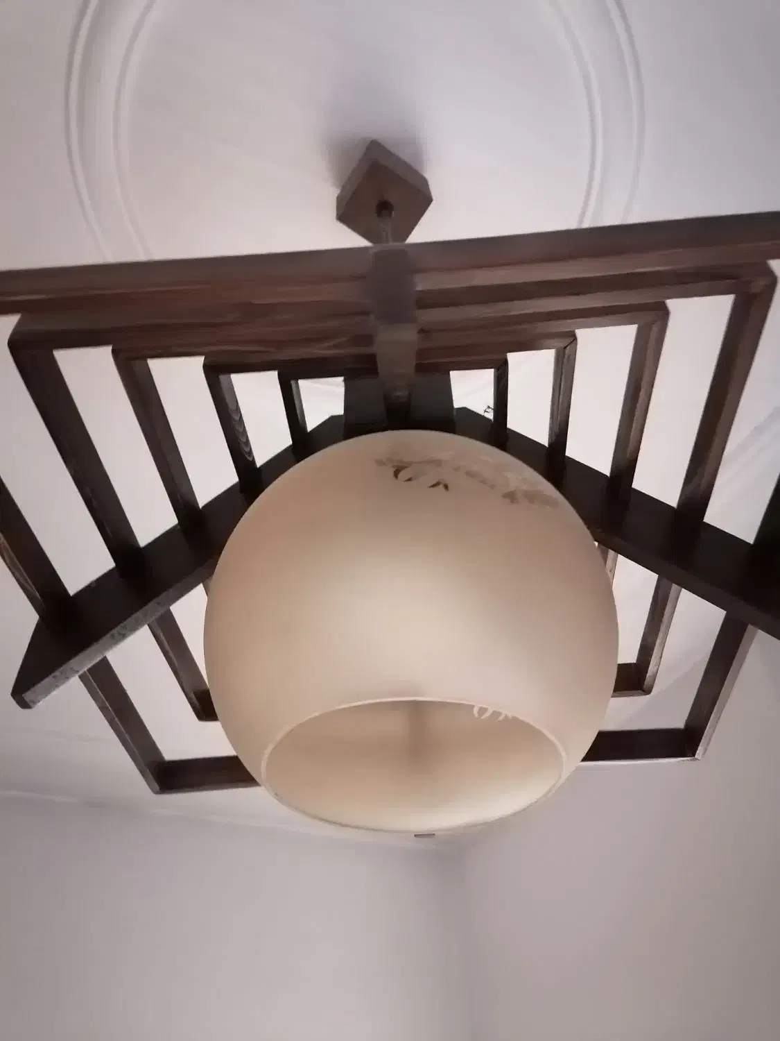 لوستر چوبی تمیز|لوستر و چراغ آویز|رشت, دروازه لاکان|دیوار