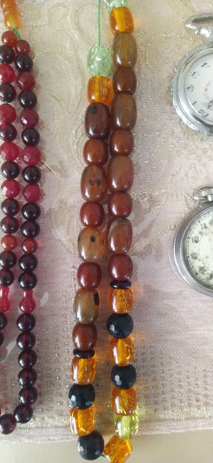 تسبیح و ساعت جیبی|کلکسیون اشیاء عتیقه|شاندیز, |دیوار