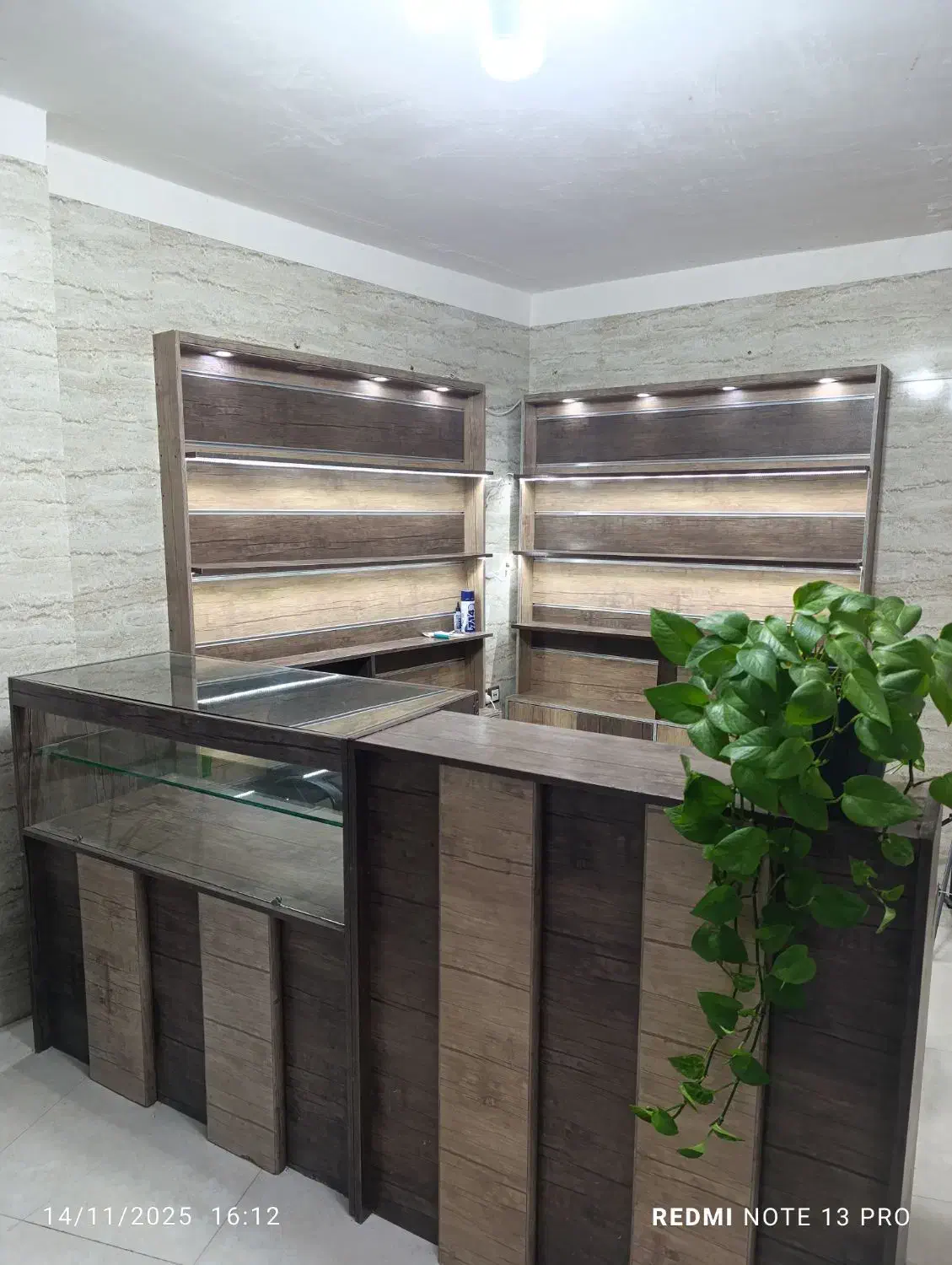 ست کامل ویترین بادو عدد میز درعکس مشاهده نمایید|بوفه، ویترین، کنسول|آستانه اشرفیه, |دیوار