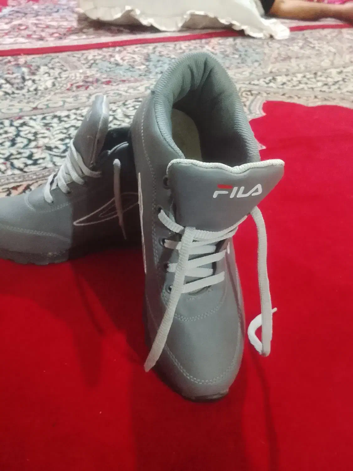 کفش.|کیف، کفش، کمربند|یاسوج, |دیوار