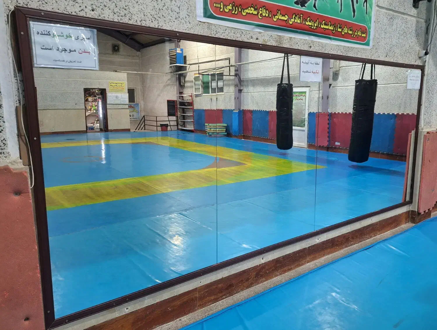 آئینه با فرم دور و کیسه بوکس ۲۳۰|تجهیزات ورزشی|قرچک, مهدیه|دیوار