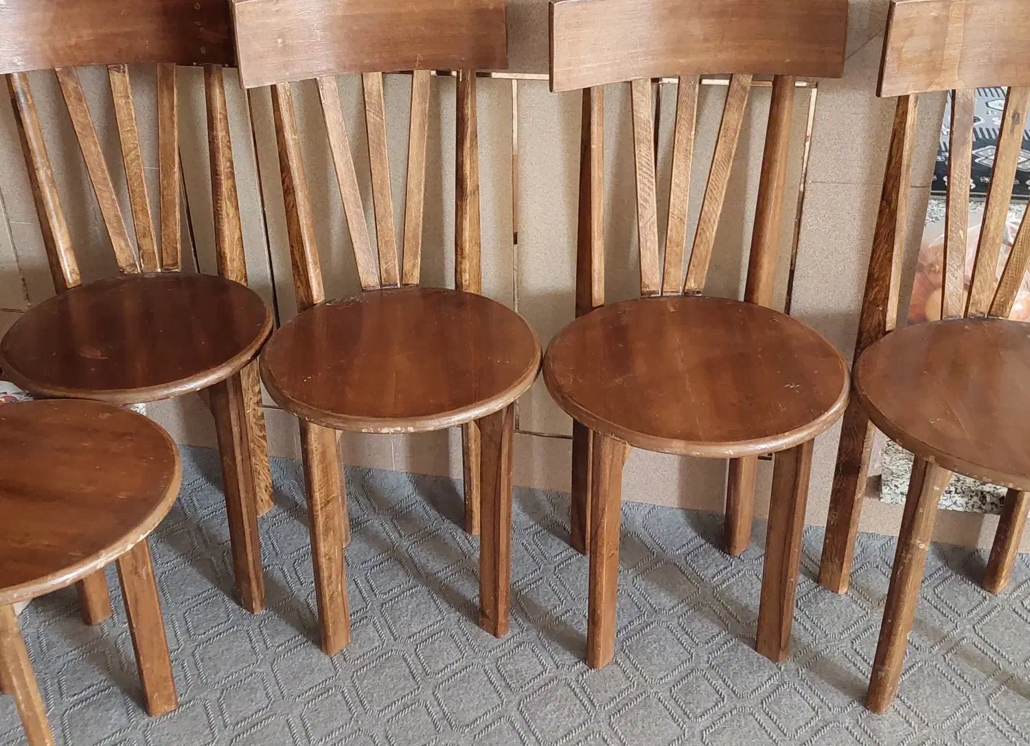 صندلی نو با چوب گردو|میز و صندلی غذاخوری|نجف‌آباد, دانشگاه آزاد نجف آباد|دیوار