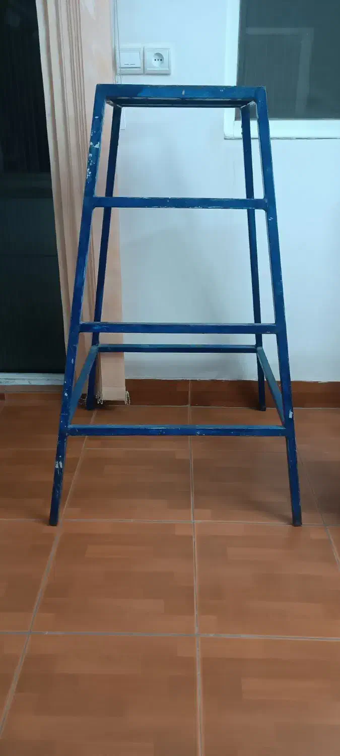 چهارپایه بلند اهنی|صندلی و نیمکت|خوی, |دیوار