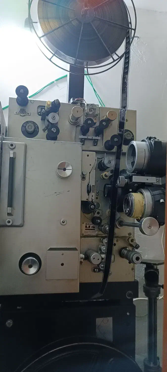 اپارات سینمایی  ۳۵ میلیمتری بایر المان. روشن|کلکسیون اشیاء عتیقه|کرج, کوی امامیه|دیوار