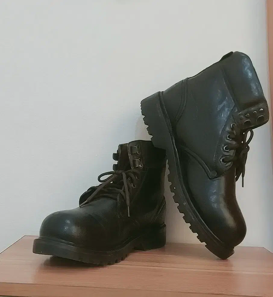 بوت مردانه (تمام چرم)|کیف، کفش، کمربند|دوگنبدان, |دیوار