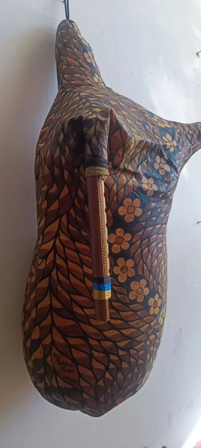 نی انبان|سازهای بادی|اصفهان, زیار|دیوار