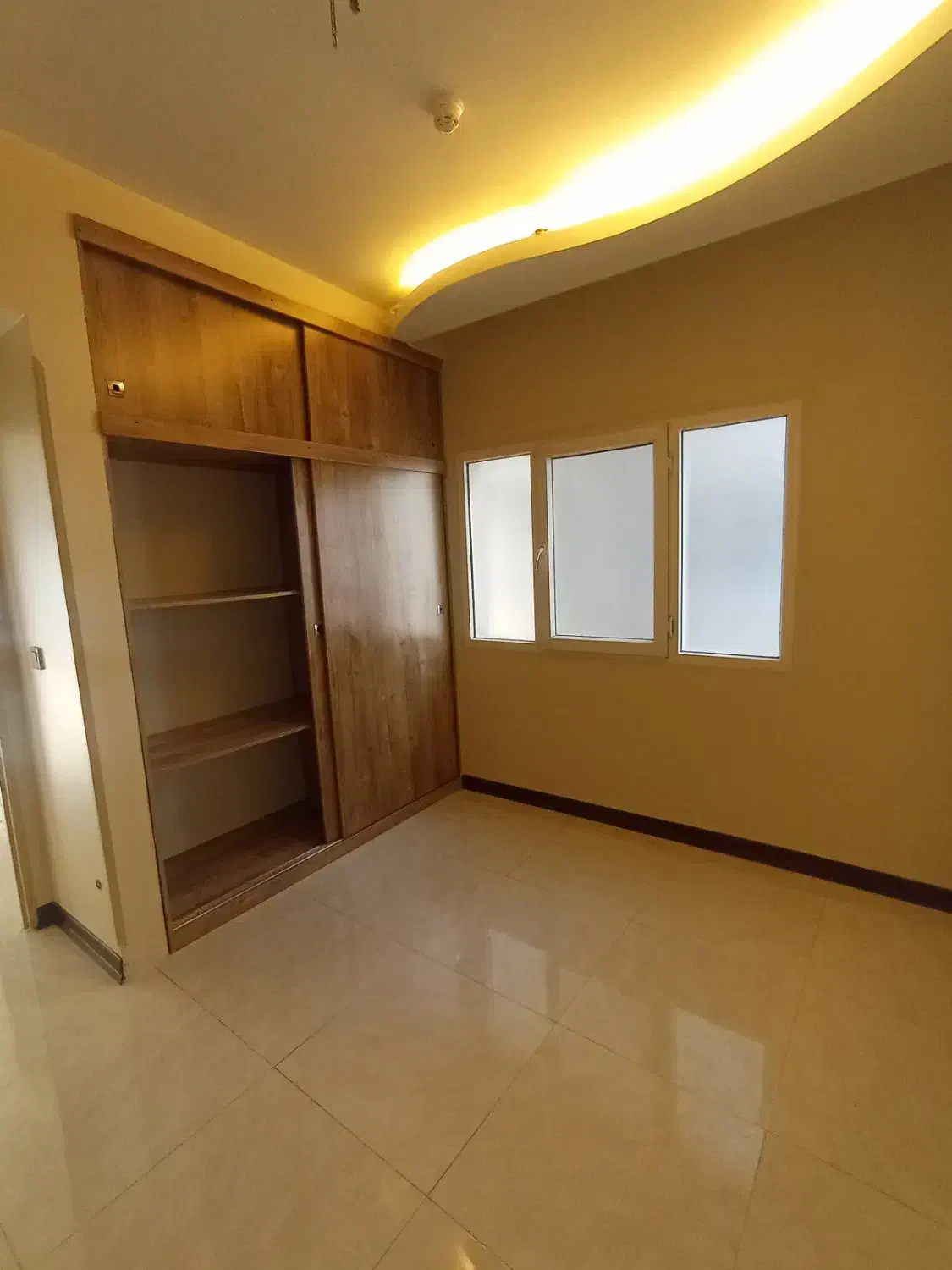 137متر /3خ ط3 تک واحدی/تراس جنوبی/ ویو طهران