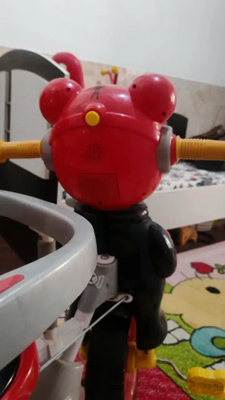 سه چرخه|دوچرخه، اسکیت، اسکوتر|برخوار, |دیوار