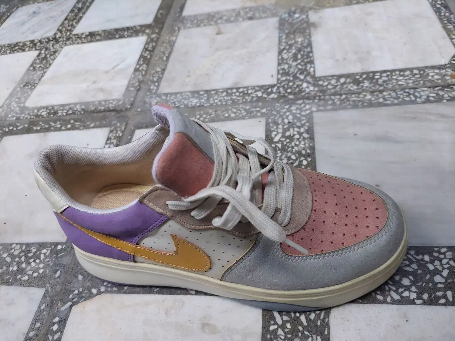 کتونی فوق العاده تمیز و سالم|کیف، کفش، کمربند|قائم‌شهر, |دیوار