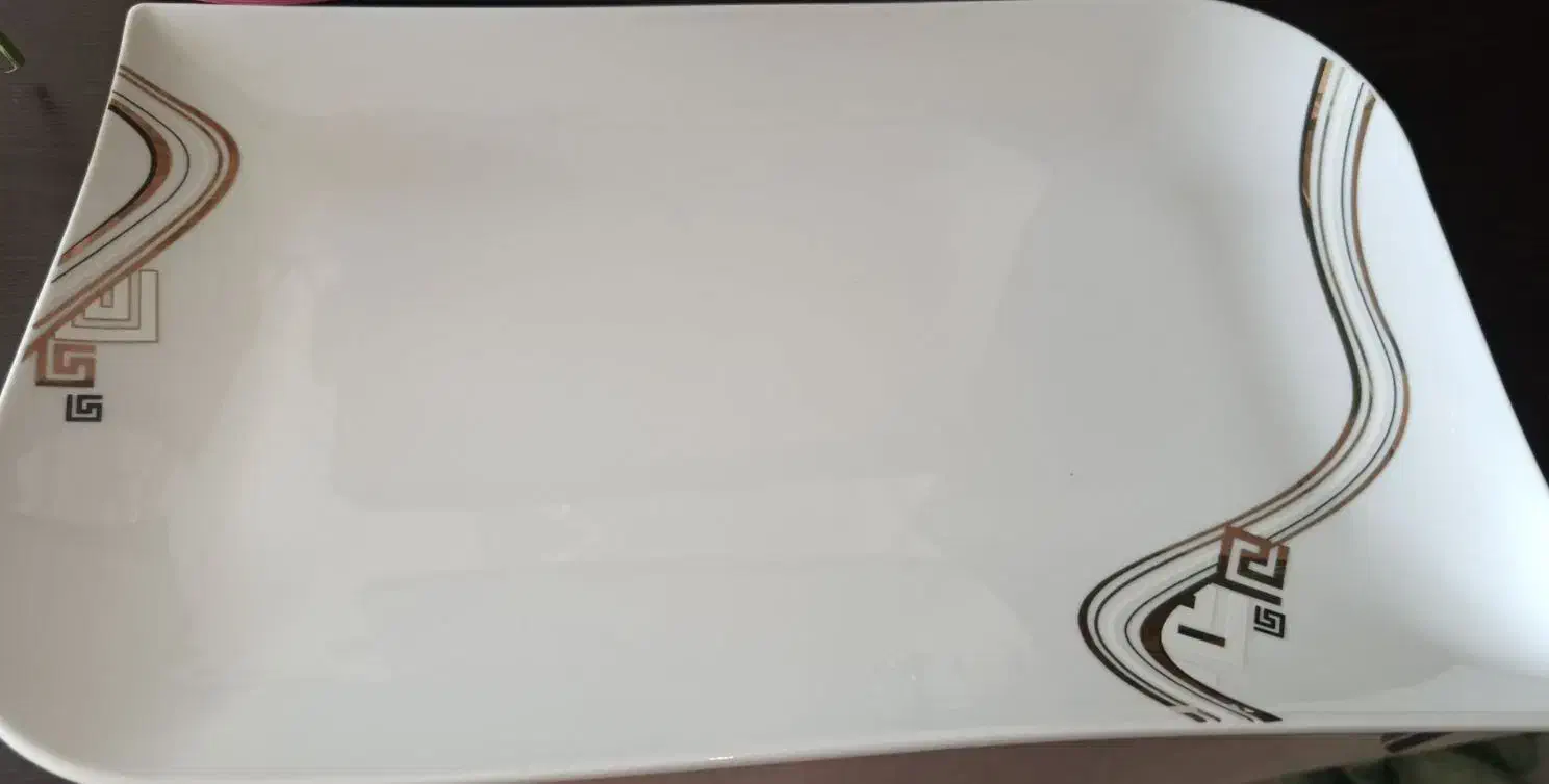 چینی توس ۱۸نفره 10تومن تخفیفم داده میشه|ظروف سرو و پذیرایی|ازنا, |دیوار