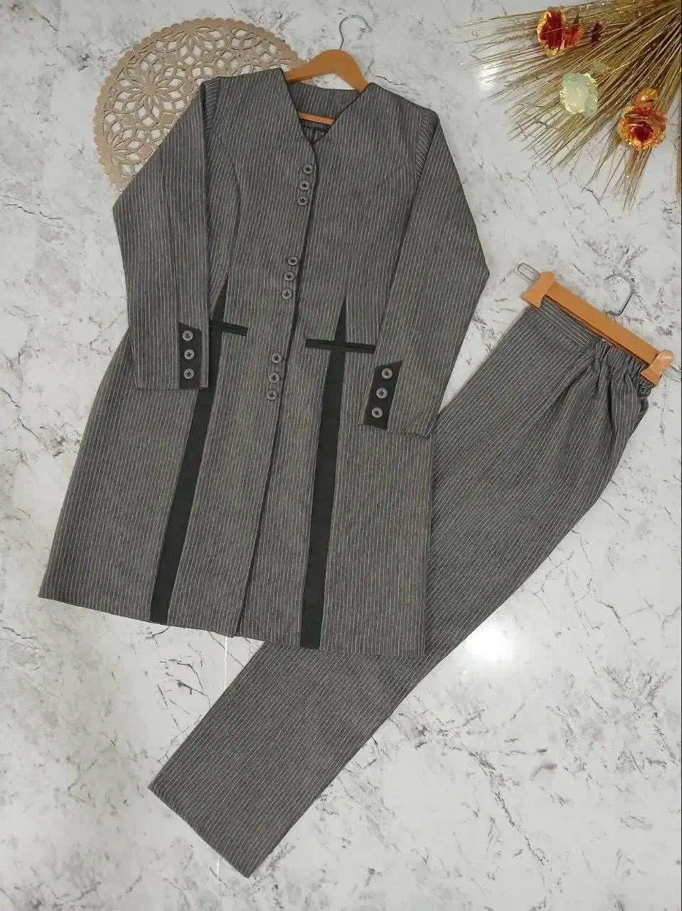 ست اداری|لباس|رشت, لاکان|دیوار