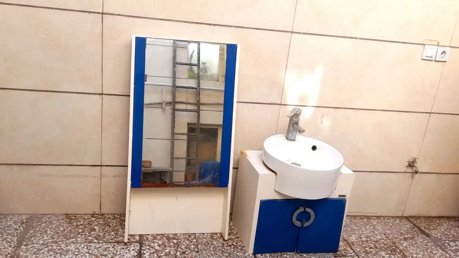 دستشور با آینه|لوازم سرویس بهداشتی|مشهد, محمدآباد|دیوار