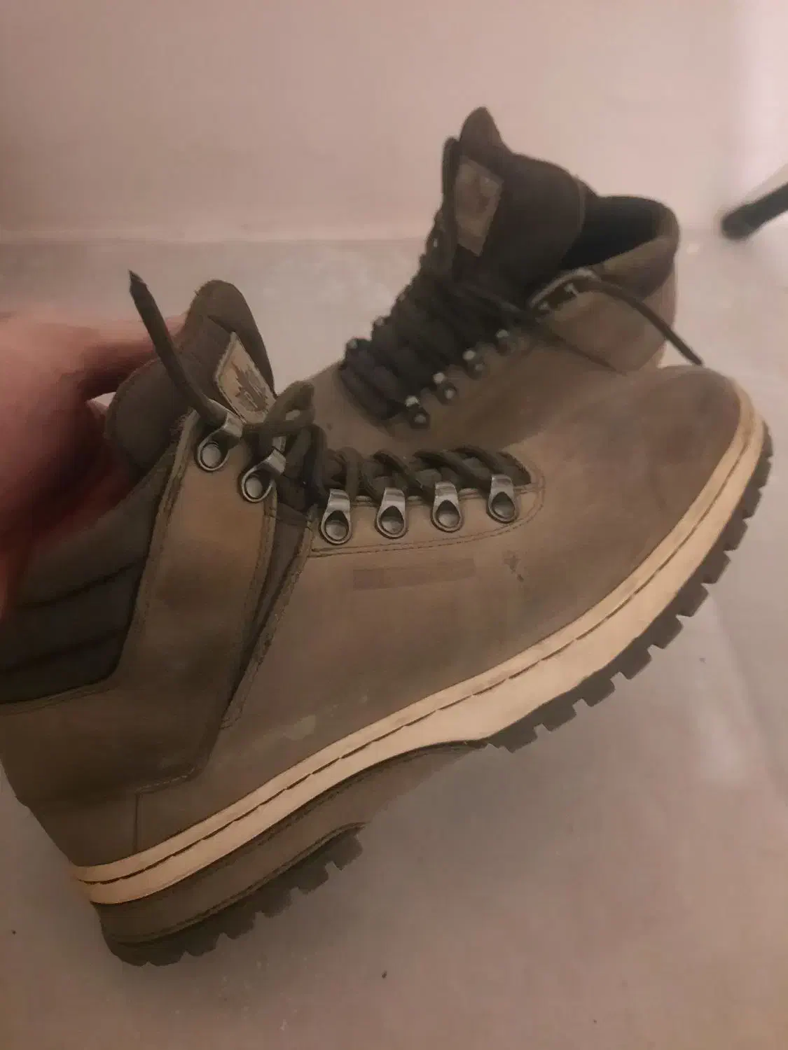 نیم پوت|کیف، کفش، کمربند|شیراز, ملاصدرا|دیوار