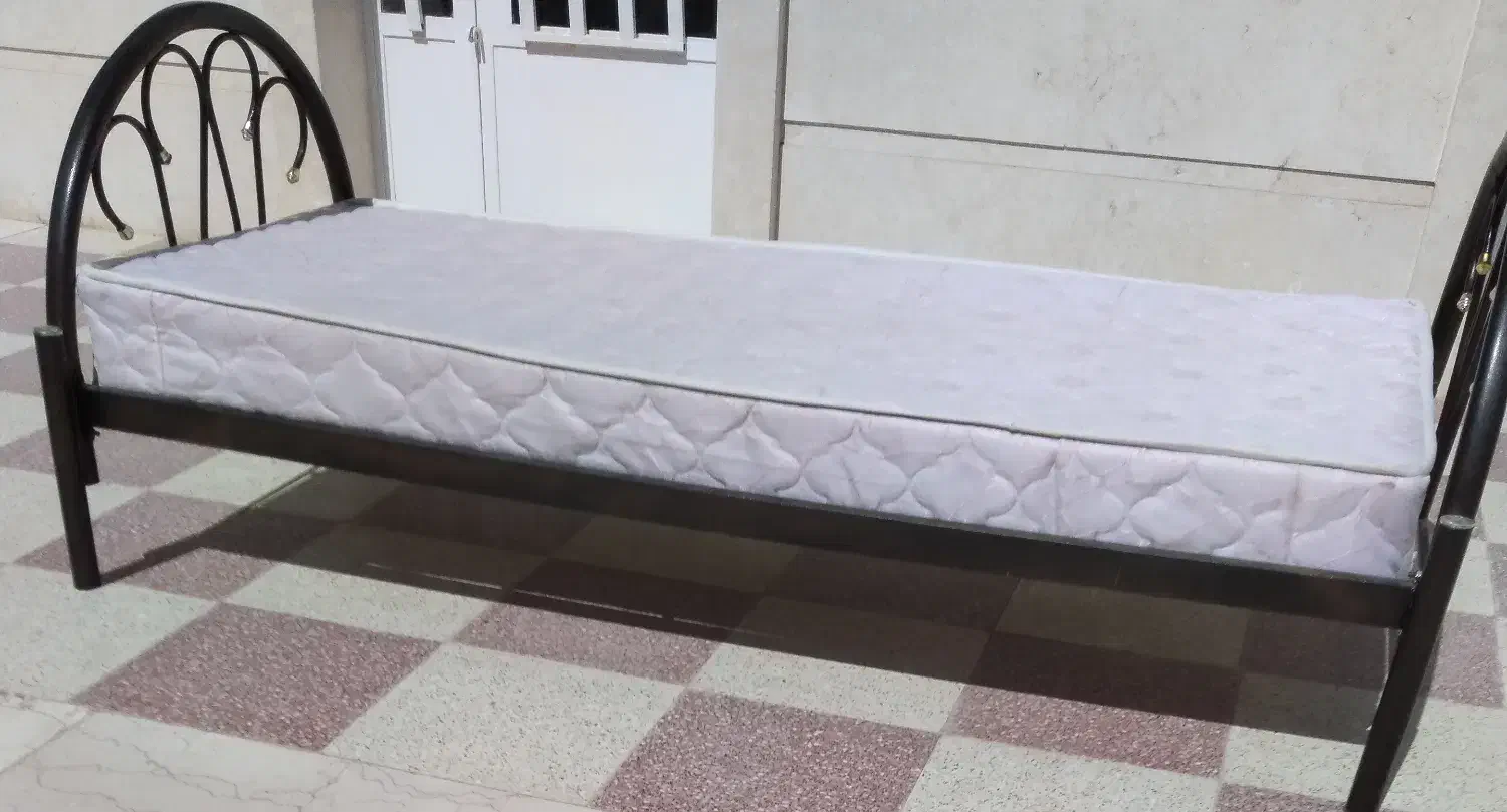 تخت یک نفره فرفورژه همراه تشک|تخت و سرویس خواب|کرمان, |دیوار