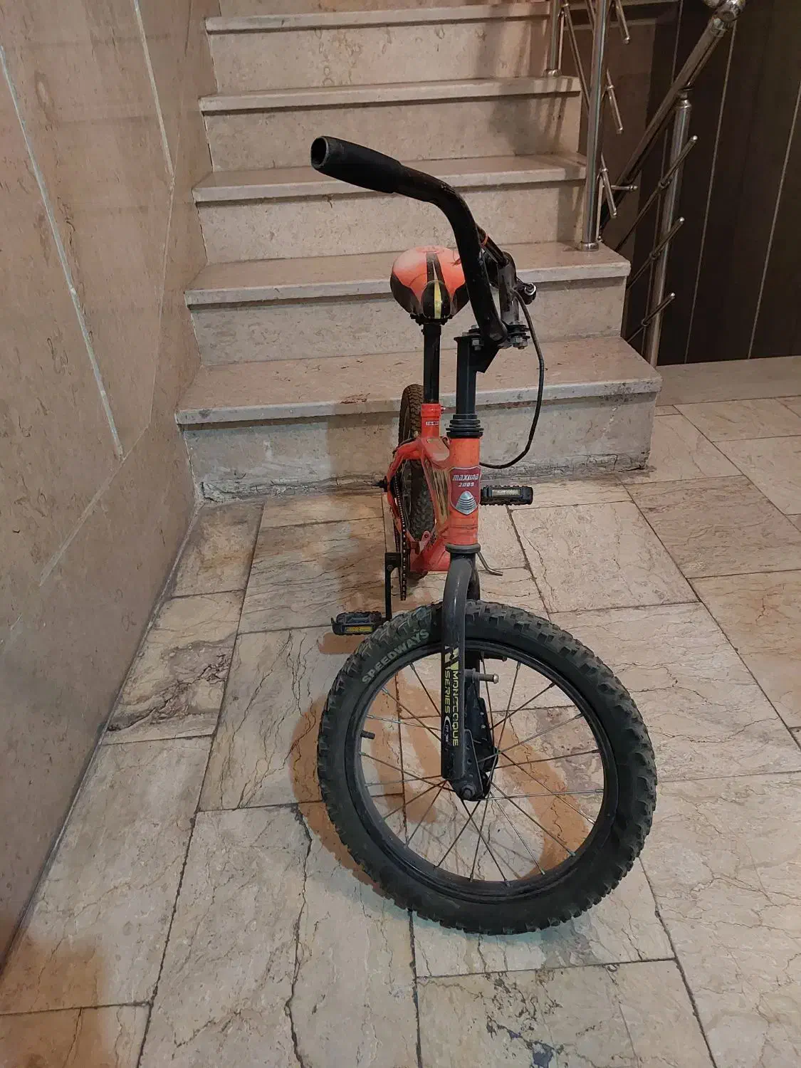 دوچرخه|دوچرخه، اسکیت، اسکوتر|فردیس, منظریه|دیوار