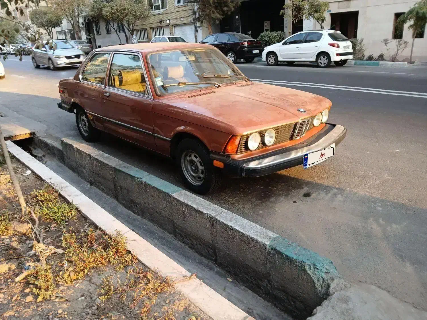 بی ام و  ۳۲۰ کلاسیک  ۱۹۷۷|خودرو کلاسیک|تهران, آشتیانی|دیوار