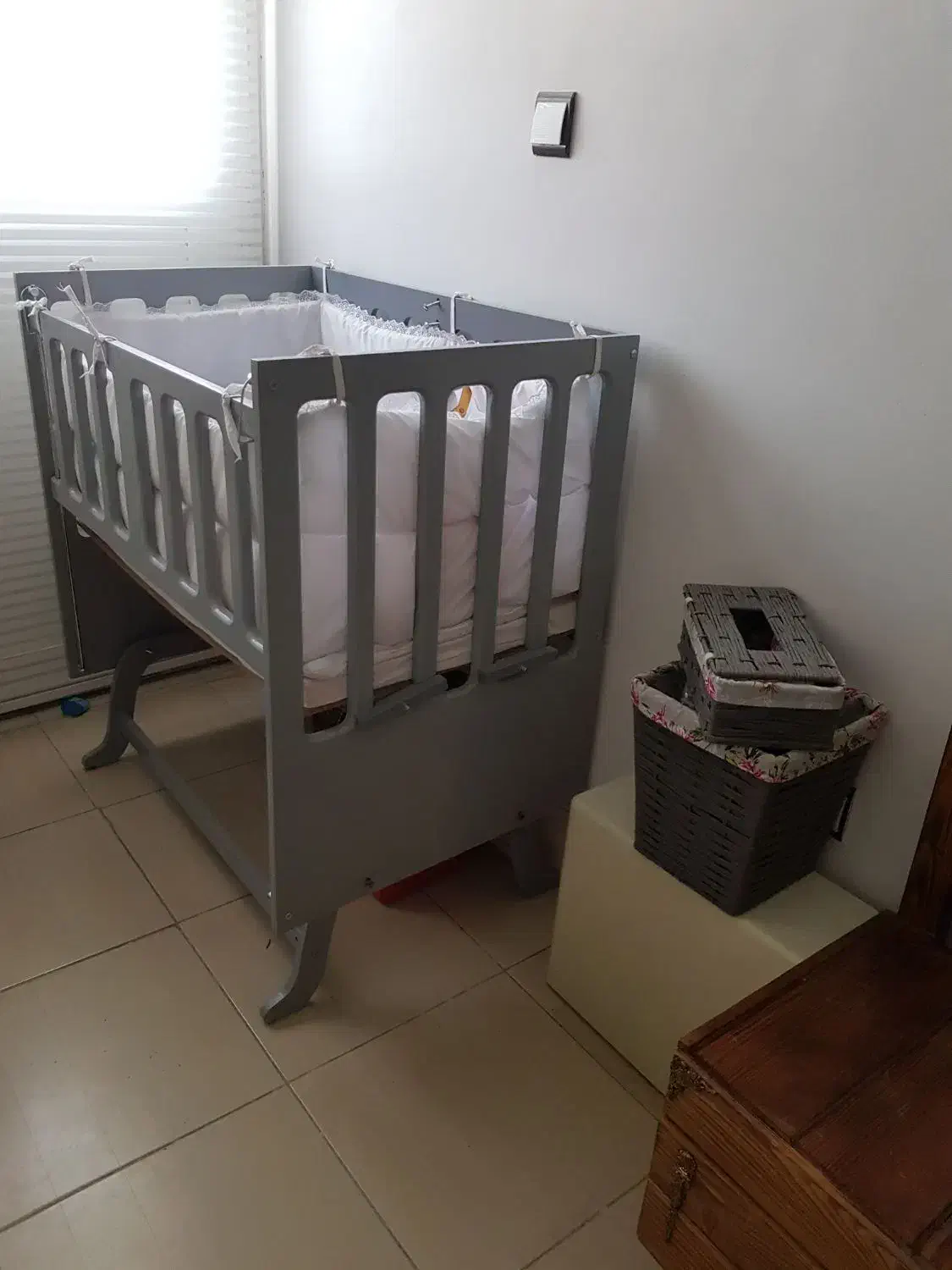 تخت کودک کنار مادر|اسباب و اثاث بچه|نهاوند, |دیوار