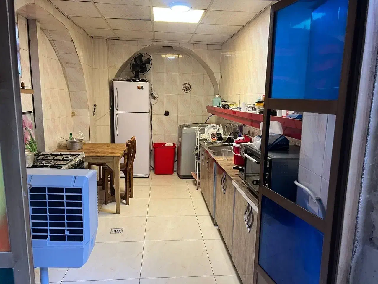 اتاق روزانه|اجارهٔ کوتاه‌مدت آپارتمان و سوئیت|شیراز, سیاه سنگ|دیوار