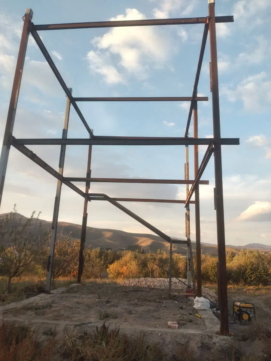 جوشکاری اجرای  اسکلت بندی و شیروانی|خدمات پیشه و مهارت|اهر, |دیوار